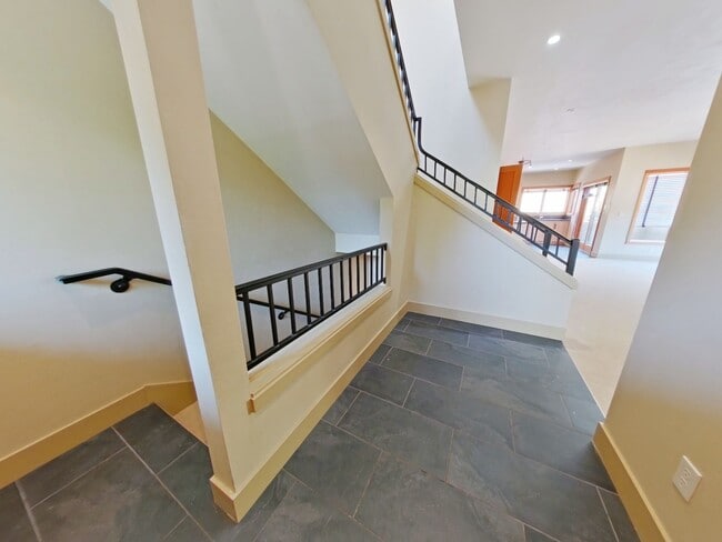 2844-2854 Lord Byron Pl