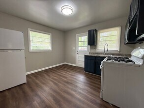 1341 Beecher St SW-Unit -Unit B in Atlanta, GA - Building Photo - Building Photo