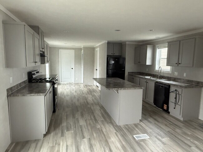 430 N Crotty Ln in Seneca, IL - Building Photo - Building Photo