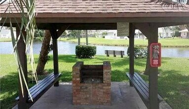 80 Vía De Casas Norte in Boynton Beach, FL - Building Photo - Building Photo