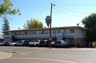 600 Las Palmas Ave in Sacramento, CA - Building Photo - Building Photo