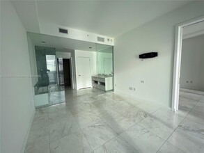 480 NE 31st St, Unit 4402 in Miami, FL - Building Photo - Building Photo