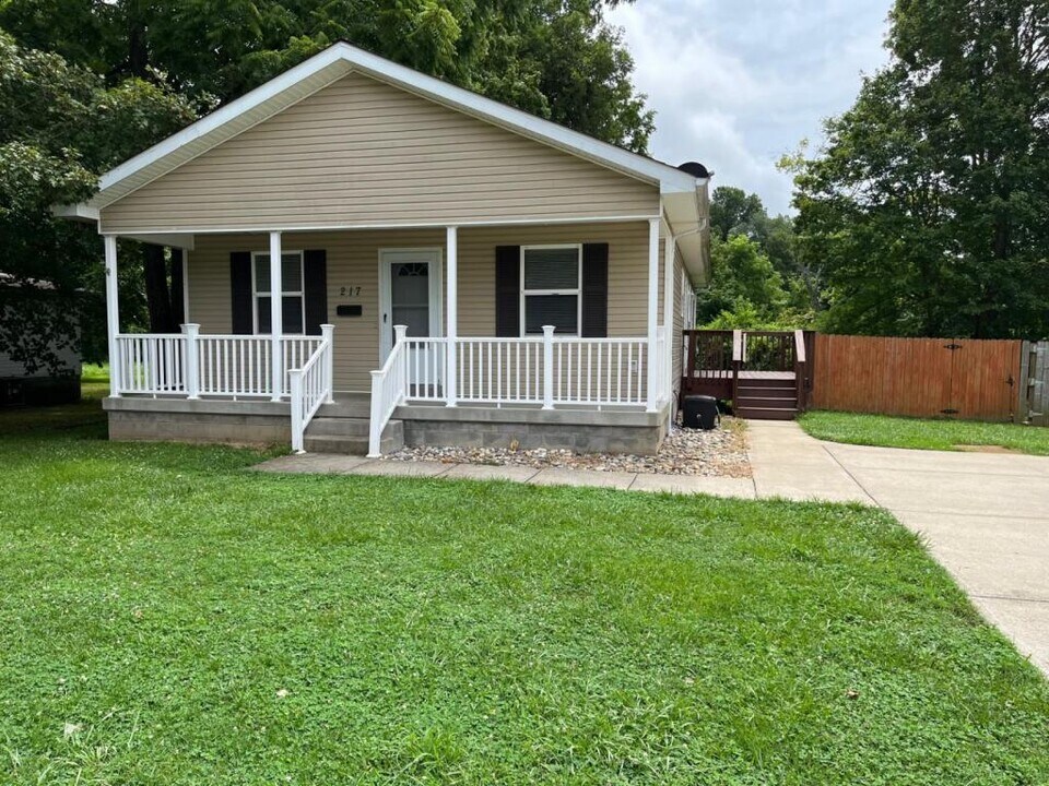 217 Haycraft St in Elizabethtown, KY - Building Photo