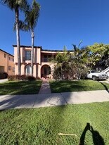 6089 Cashio St in Los Angeles, CA - Building Photo