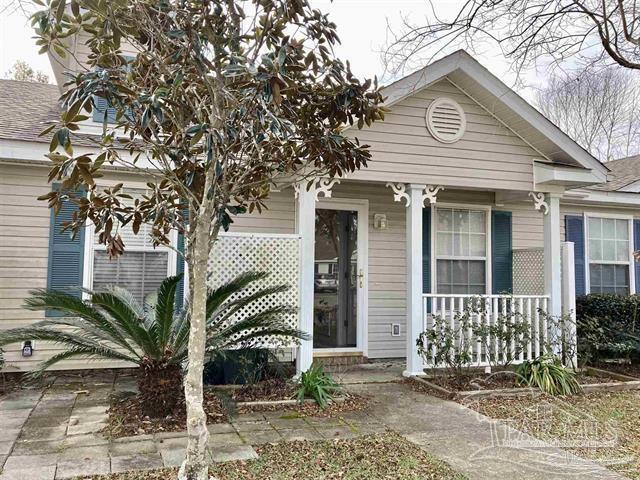 2470 Trailwood Dr in Cantonment, FL - Building Photo