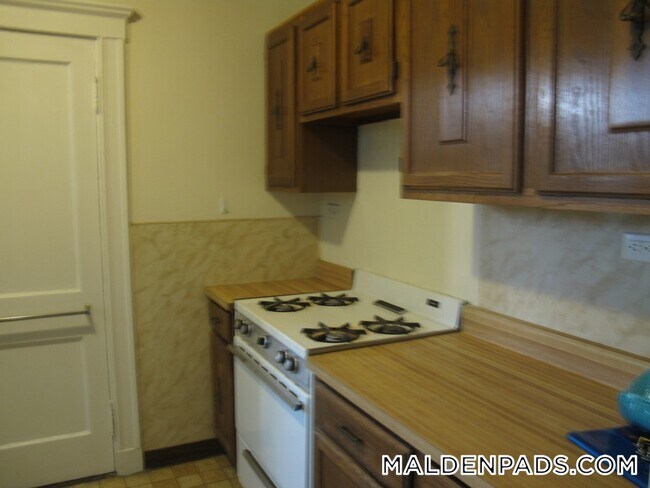 94 Maple St, Unit 5 in Malden, MA - Building Photo - Building Photo
