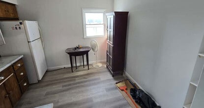 242 Park Ave in Bethpage, NY - Foto de edificio - Building Photo