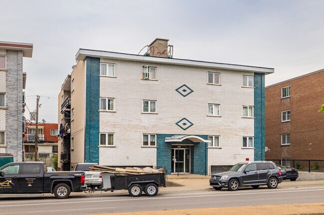 12251 Langelier Boul in Montréal, QC - Building Photo - Primary Photo