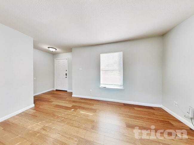 5003 Hauna Ln in Dickinson, TX - Foto de edificio - Building Photo