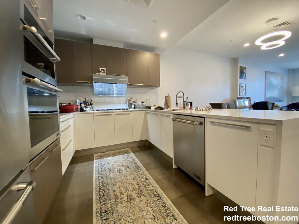 150 Dorchester Ave, Unit 612 in Boston, MA - Building Photo