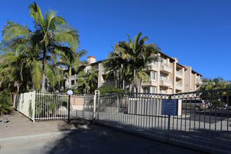 Shasta Terrace Apartments in La Mesa, CA - Foto de edificio - Building Photo