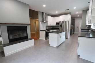 8205 Mescalero Dr in Austin, TX - Building Photo - Building Photo