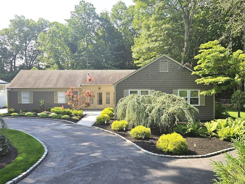45 Woodchuck Hollow Ln in Wading River, NY - Building Photo