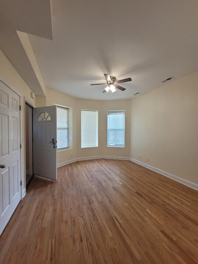 6336 S Maryland Ave, Unit 1F in Chicago, IL - Building Photo - Building Photo