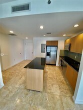 1050 Brickell Ave in Miami, FL - Building Photo - Building Photo