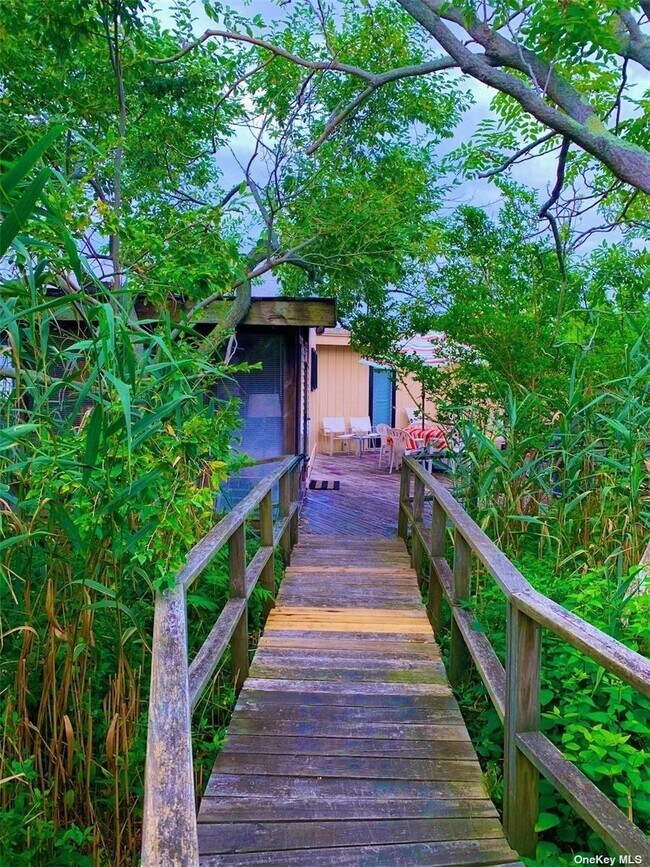 30 Gale Walk in Islip, NY - Building Photo - Building Photo