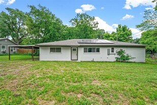 205 S Line St in Weatherford, TX - Building Photo