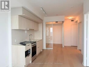 448 Burnhamthorpe Rd W in Mississauga, ON - Building Photo - Building Photo