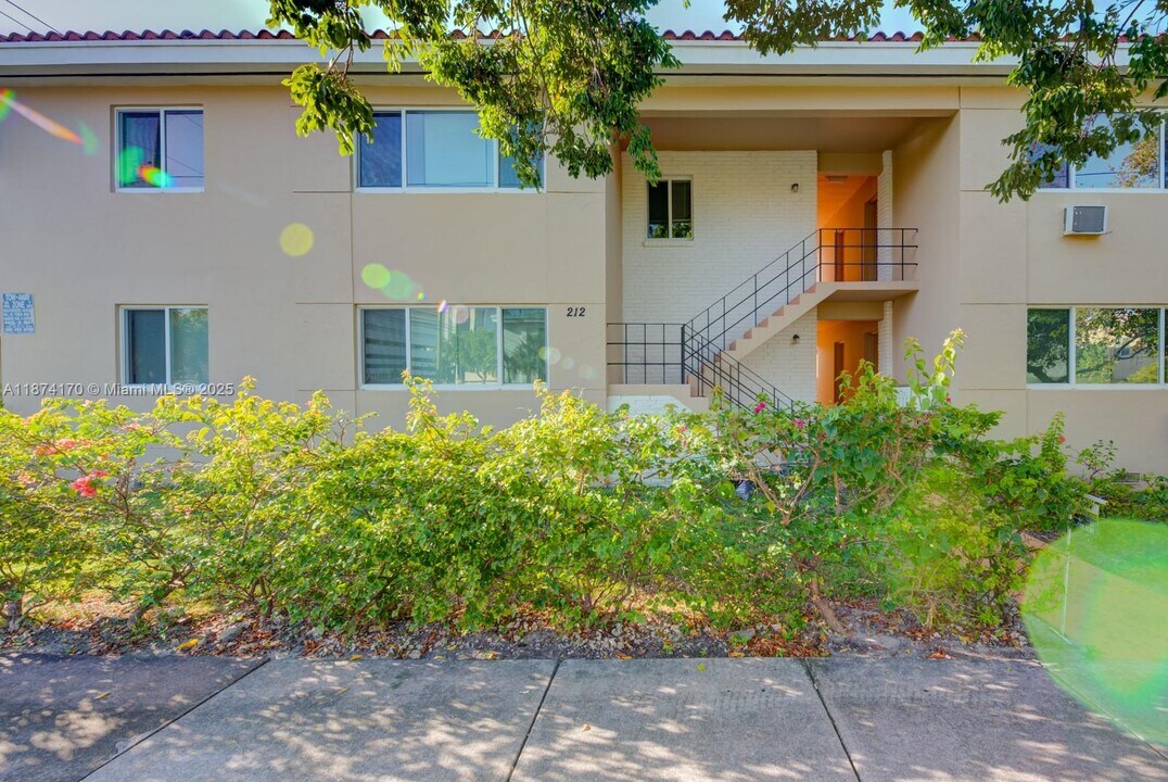 212 Phoenetia Ave in Coral Gables, FL - Building Photo