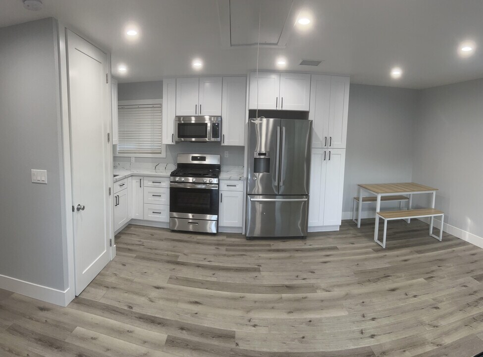 917 Clemensen Ave in Santa Ana, CA - Building Photo