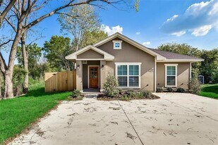 1605 W 13th Ave in Corsicana, TX - Building Photo