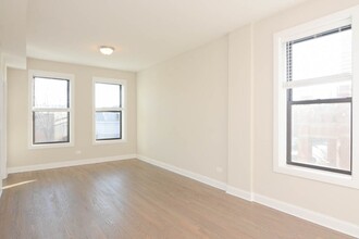 2350 N Kimball Ave, Unit M02H in Chicago, IL - Building Photo - Building Photo