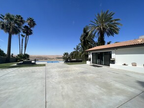 3804 Panorama Dr, Unit Bakers Oasis Apartment in Bakersfield, CA - Foto de edificio - Building Photo