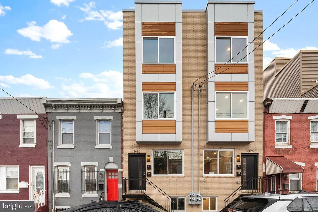 2426 Jasper St in Philadelphia, PA - Building Photo
