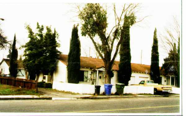 307 N West Ave in Turlock, CA - Foto de edificio - Building Photo