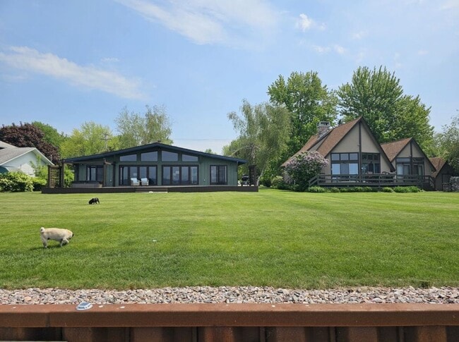 787 Broadway St in Cape Vincent, NY - Building Photo - Building Photo