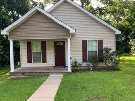 210 Griffin St in Troy, AL - Building Photo