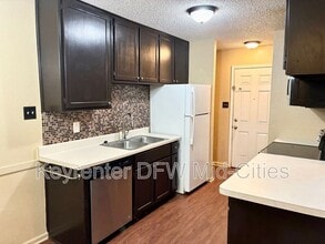 621 Race St in Crowley, TX - Building Photo - Building Photo
