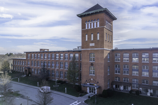 High Rocks Condominiums in North Smithfield, RI - Building Photo - Building Photo