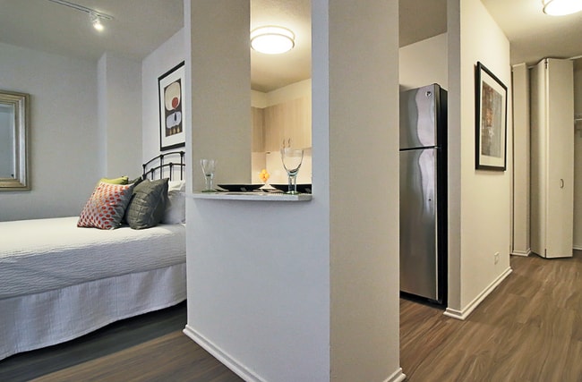 1090 N Dearborn St in Chicago, IL - Building Photo - Building Photo