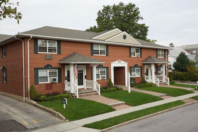 Fairfield At Valley Stream in Valley Stream, NY - Building Photo - Building Photo