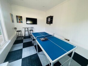 17946 Valley Vista Blvd in Encino, CA - Building Photo - Building Photo