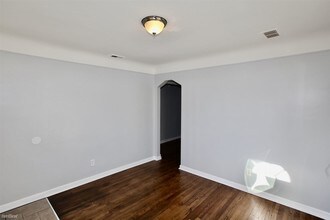 14045 Hobart Ave in Warren, MI - Foto de edificio - Building Photo