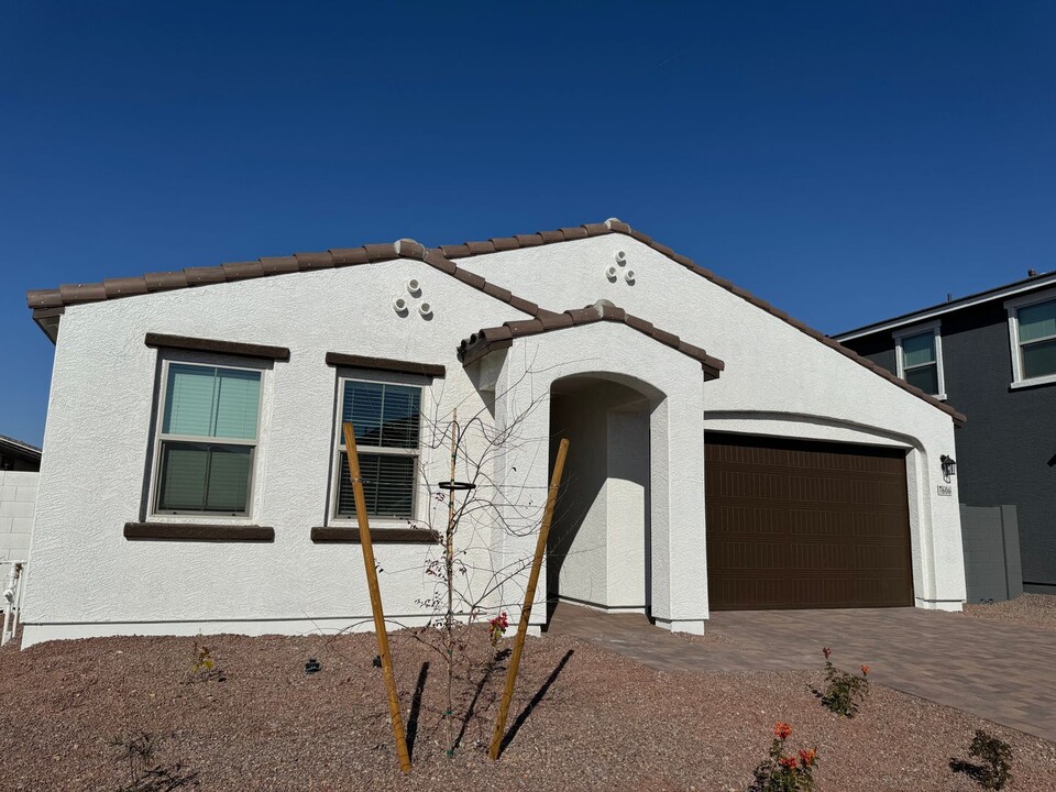 7606 W Smoketree Dr in Peoria, AZ - Building Photo