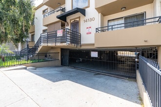 Terrace Apartments in Van Nuys, CA - Building Photo - Building Photo