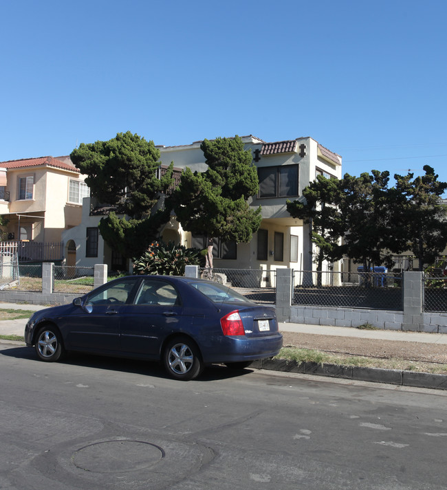 1148 N New Hampshire Ave in Los Angeles, CA - Building Photo - Building Photo