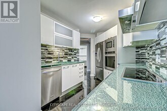 1-1811 Palace Pier Ct in Toronto, ON - Building Photo - Building Photo