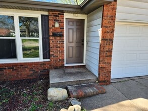 922 W Crestview St in Springfield, MO - Building Photo - Building Photo