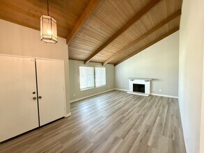 2382 Carlsbad Cir in Hemet, CA - Building Photo - Building Photo