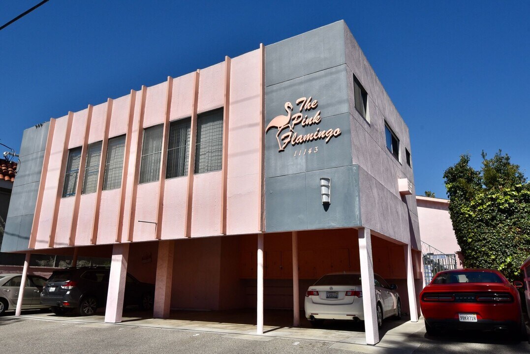 11143 Aqua Vista St, Unit 04 in Los Angeles, CA - Foto de edificio