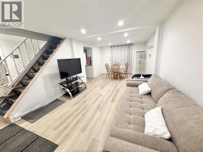 10664 Atwater Crescent in Windsor, ON - Building Photo - Building Photo