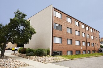 Terrace Arms Apartments in Denver, CO - Foto de edificio - Building Photo