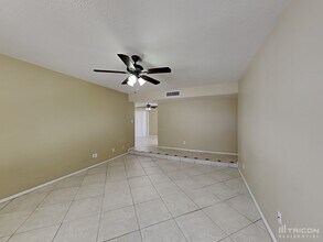 19040 N 17th Ave in Phoenix, AZ - Building Photo - Building Photo