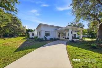 8800 SW 118th St in Miami, FL - Building Photo - Building Photo