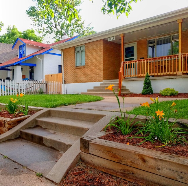 property at 2275 S Acoma St