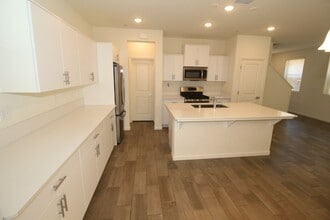 651 Farmhouse Ave in Clovis, CA - Building Photo - Building Photo